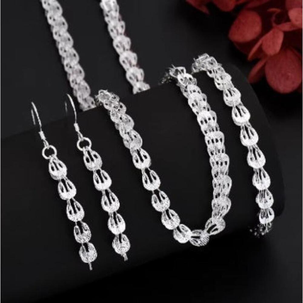 Stunning Silver Necklace and Earring Set